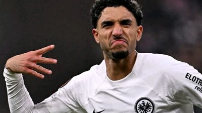 بعد أنباء رحيله، هل يشارك عمر مرموش في مواجهة فرانكفورت وفرايبورج الليلة؟