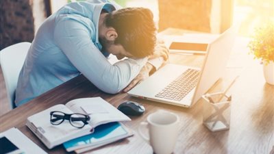 علامات تدل على إصابتك بالإرهاق الرقمي، تعرف على أعراضه وطرق علاجه