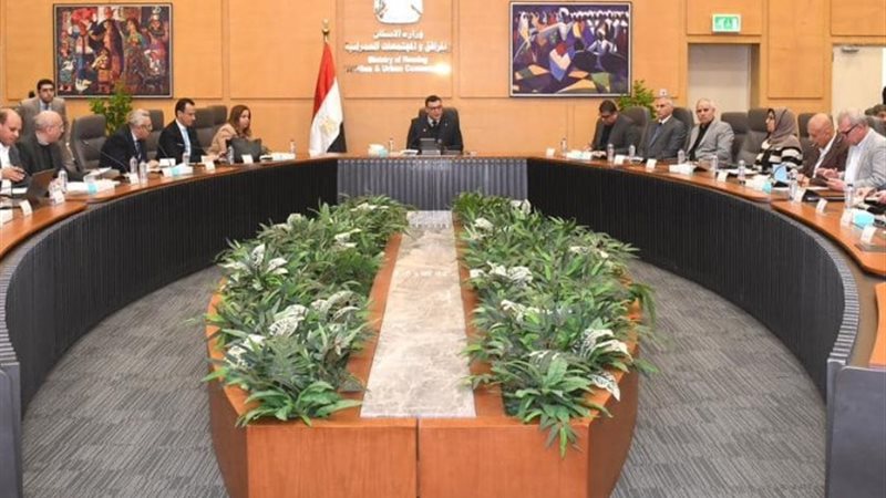 وزير الإسكان وقيادات الوزارة