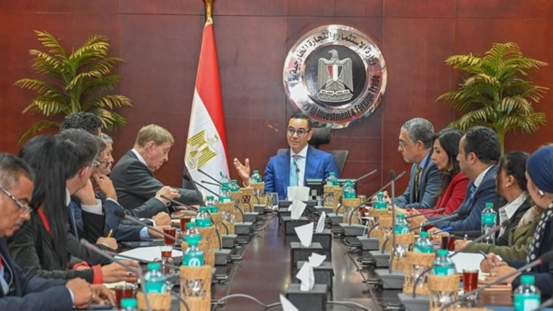 وزير الاستثمار خلال لقاء وفد بافاريا الألمانية