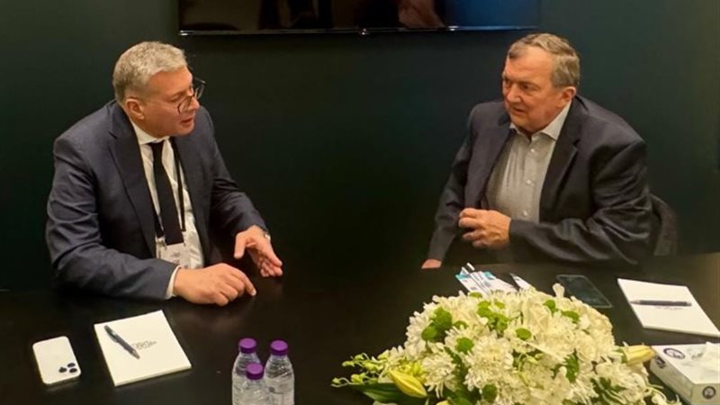 وزير البترول ورئيس شركة تعدين الذهب الكندية