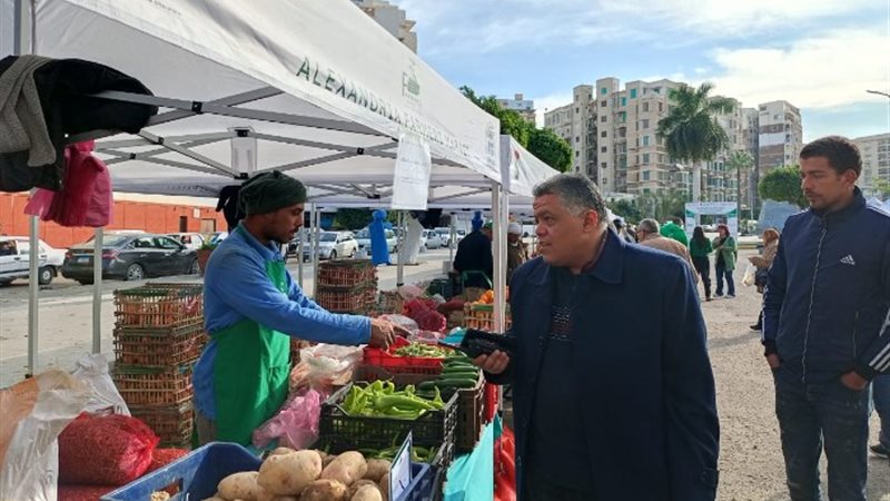 العرابي يتفقد سوق اليوم الواحد