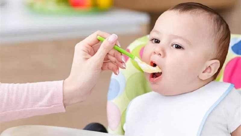 الأطعمة الصلبة للأطفال الرضع