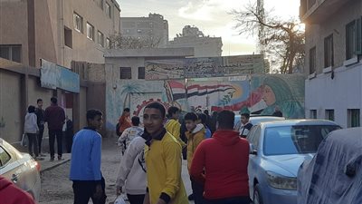 أول يوم امتحان، توافد طلاب الشهادة الإعدادية على المدارس بالسيدة زينب