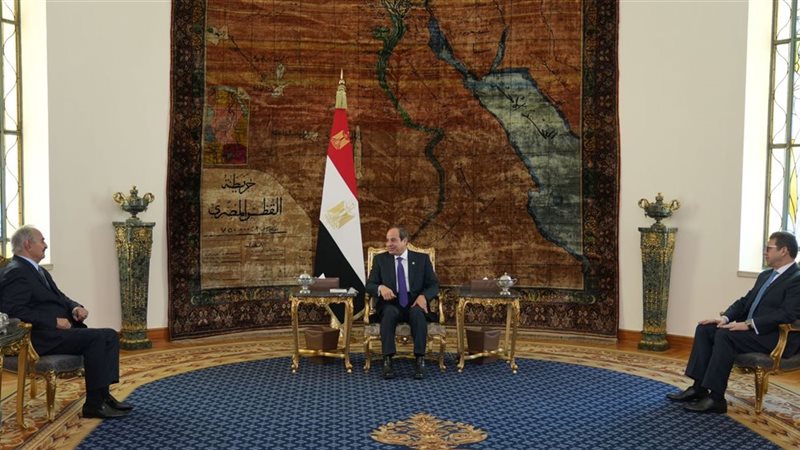 الرئيس عبد الفتاح السيسي يستقبل المشير خليفة حفتر