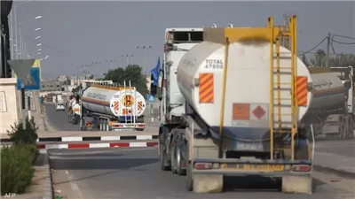 بعد سريان وقف إطلاق النار، بدء دخول شاحنات الوقود إلى قطاع غزة 