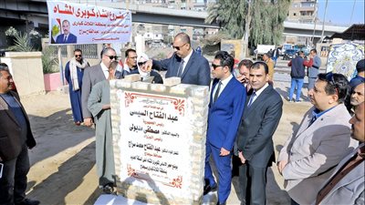 محافظ سوهاج  يضع حجر الأساس لإنشاء كوبري أعلى السكة الحديد بمنطقة الثلاث كباري