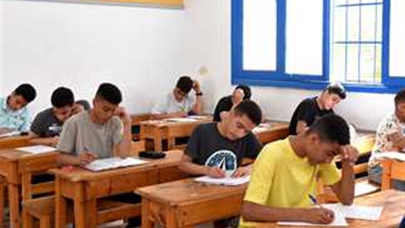 طلاب الشهادة الإعدادية