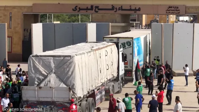 شاحنات المساعدات إلى قطاع غزة