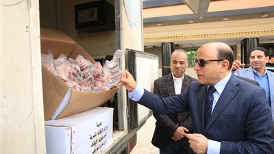 تسليم الدفعة الثالثة من لحوم صكوك أضاحي بكفر الشيخ
