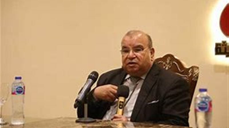  رفعت فياض، الخبير التعليمي