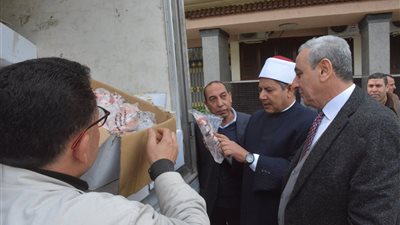 محافظ الغربية يشهد توزيع 2 طن من لحوم صكوك الإطعام لدعم الأسر الأولى بالرعاية