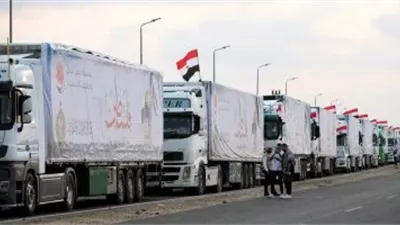 مراسل القاهرة الإخبارية من أمام معبر رفح يكشف آخر ما وصلت إليه الشاحنات 