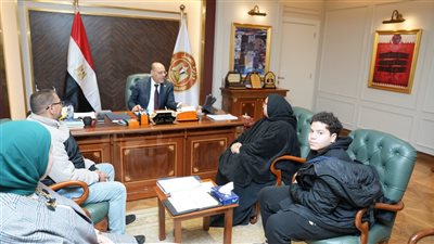 بعد فقده ذراعه، وزير العمل يستقبل مواطنًا ويوجه بتوفير فرصة عمل له 