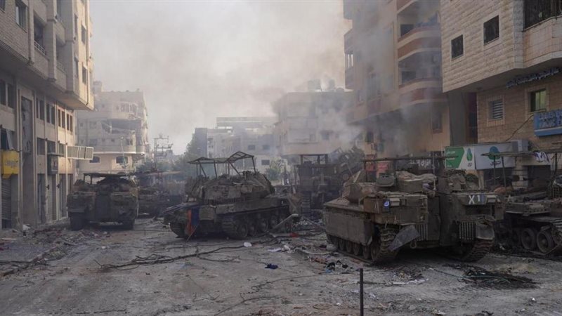 اليات جيش الاحتلال مدمرة في قطاع غزة