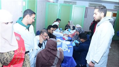 فحص 5000 من منسوبي جامعة سوهاج مجانا للكشف عن الأورام السرطانية (صور)