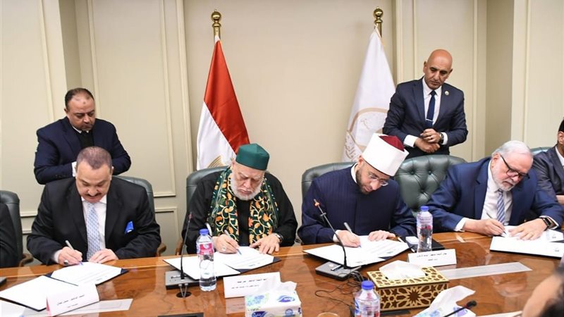 أثناء توقيع بروتوكول التعاون لدعم عودة الكتاتيب