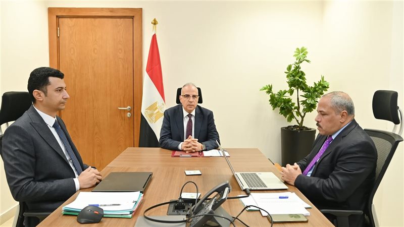 خلال الاجتماع 