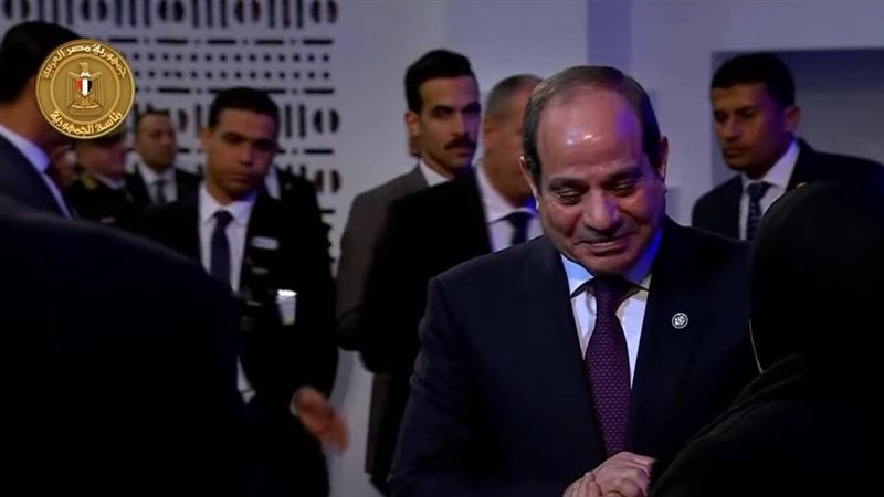 الرئيس السيسي ووالدة الشهيد عمر القاضي