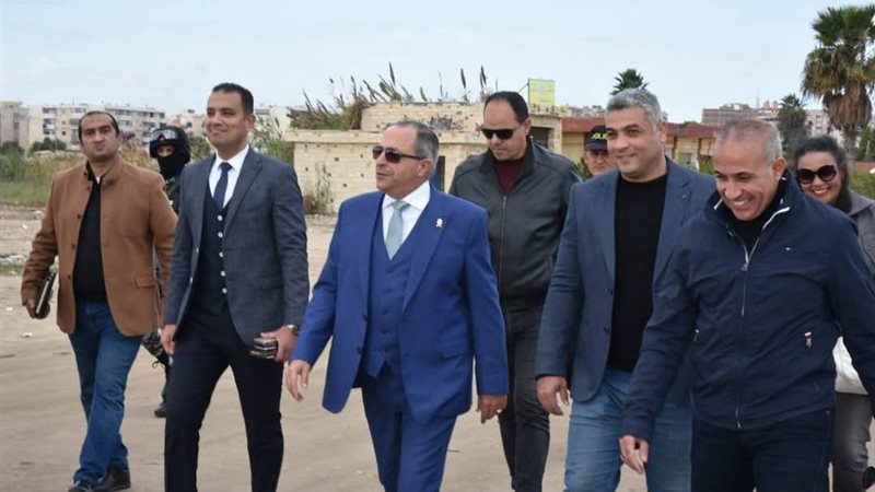 محافظ بورسعيد يتفقد الشاطىء 