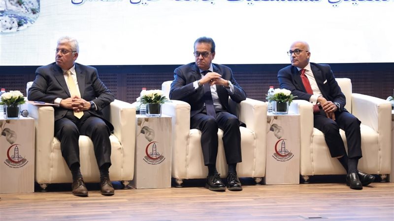 وزيرا الصحة والتعليم يشهدان إطلاق عقار 
