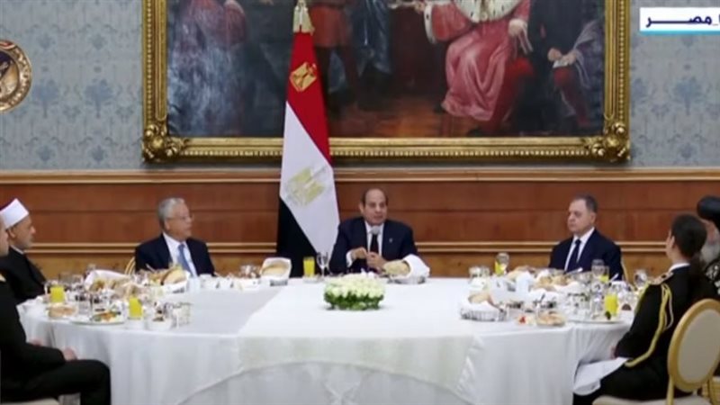 الرئيس السيسي في مأدبة عشاء خلال احتفالات الشرطة