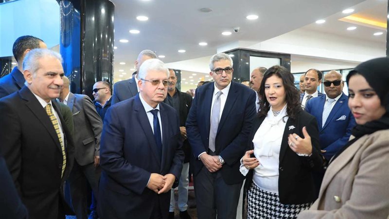 وزير التعليم العالي يتفقد مستشفى الطوارئ والاستقبال بمستشفى 