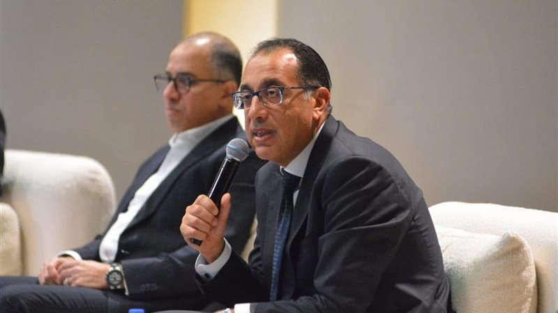 رئيس الوزراء أثناء التحكيم