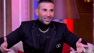 أحمد سعد يثير الجدل بسبب البالطو الخاص به.. ماذا يحضر للفترة القادمة؟
