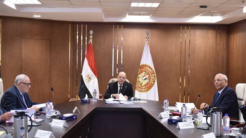 خلال الاجتماع 