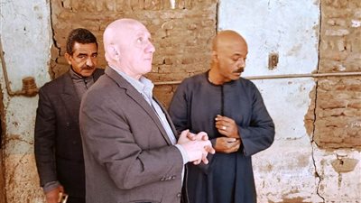 محافظ أسوان يكلف القيادات التنفيذية بالإشراف الميداني على انهيار جزئي لأحد المنازل بإدفو