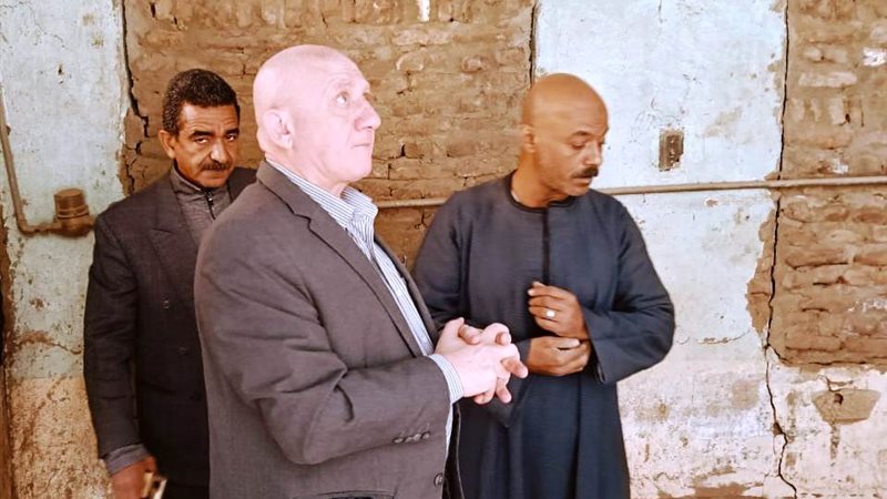 السكرتير العام المساعد يشرف علي جهود رجال الحماية المدنية .