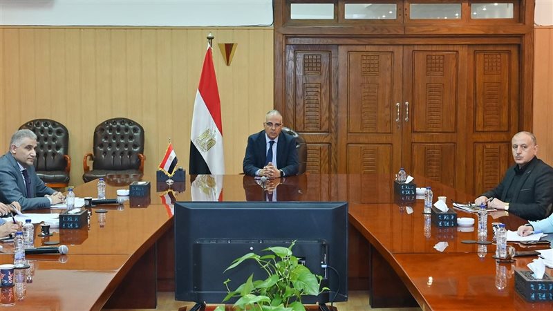 خلال الاجتماع 