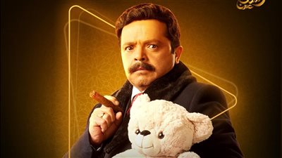 محمد هنيدي يُرهب سماء إبراهيم بمسدس في برومو مسلسل «شهادة معاملة أطفال»  