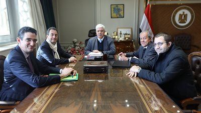 وزير التعليم العالي يبحث تعزيز التعاون مع السفير الفرنسي ورئيس الجامعة الفرنسية في مصر