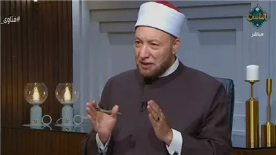  ما حكم الصلاة وراء إمام فعل أشياء قد تبطل الصلاة؟.. أمين الفتوى يجيب