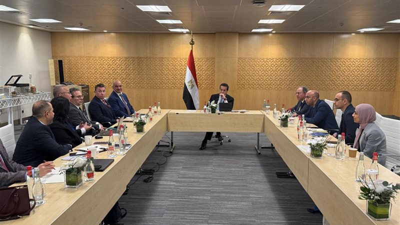 خلال الاجتماع 