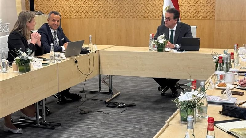 وزير الصحة والسكان 
