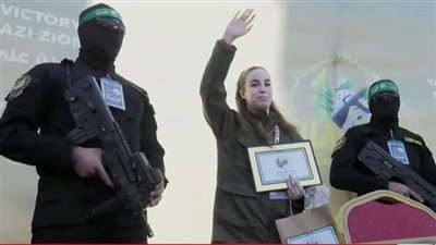 «القاهرة الإخبارية»: حماس أحضرت المجندة «آجام بيرجر» مترجلة بين ركام بيت لاهيا