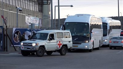 وصول الأسرى الفلسطينيين إلى غزة مع تصاعد المواجهات ضد الاحتلال