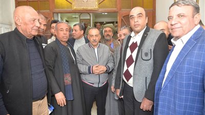 محافظ أسيوط يبحث توفير المنتجات من المزارعين للمستهلكين مباشرة بأسعار مخفضة