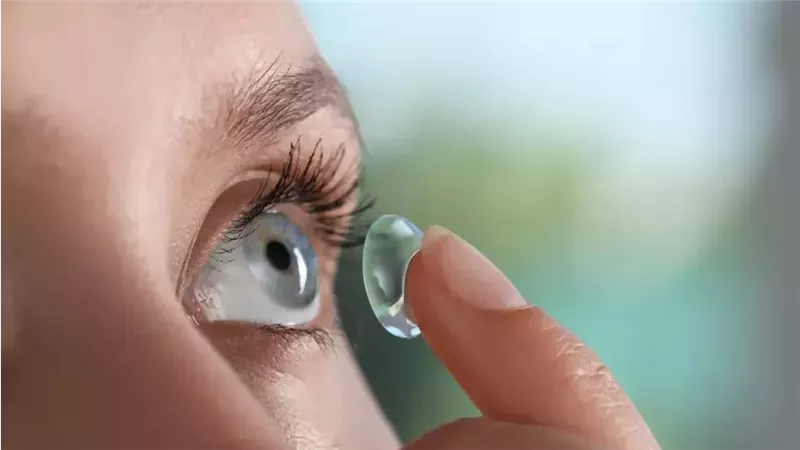 العدسات اللاصقة