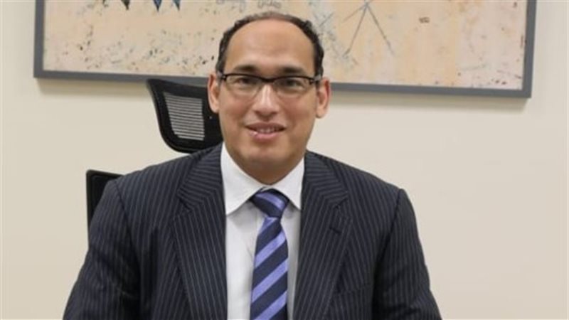 الكاتب مصطفى غنايم