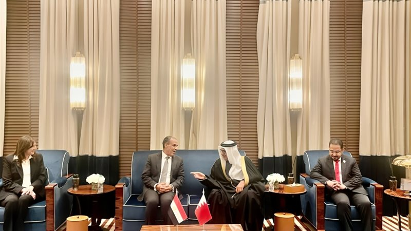 وزير الخارجية ونظيره البحريني في المنامة