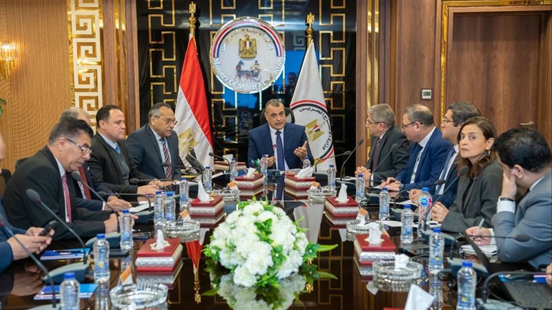 لقاء وزير الإنتاج الحربي برؤساء التحرير