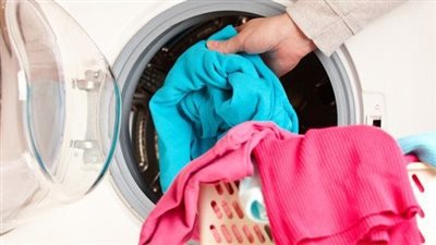 أخطاء الغسيل التي تؤدي لانكماش ملابسك وكيفية تفاديها