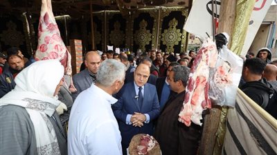 محافظ كفر الشيخ يتفقد معرض أهلا رمضان في ميدان الشهداء