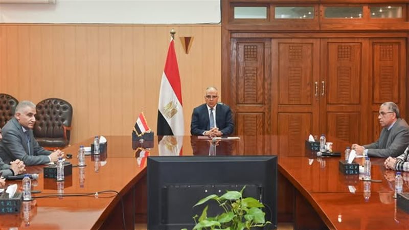 خلال الاجتماع 