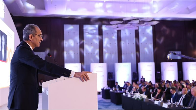عمرو طلعت وزير الاتصالات وتكنولوجيا المعلومات