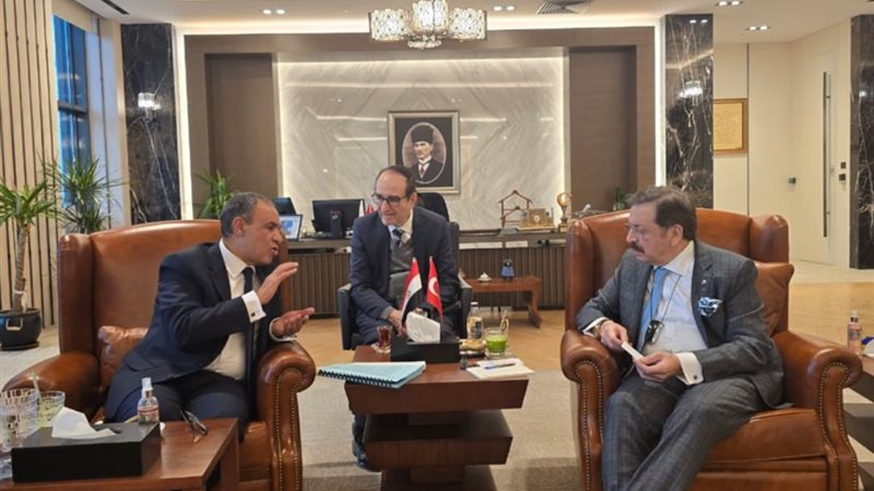 وزير الخارجية مع رئيس الاتحاد التركي للبورصات